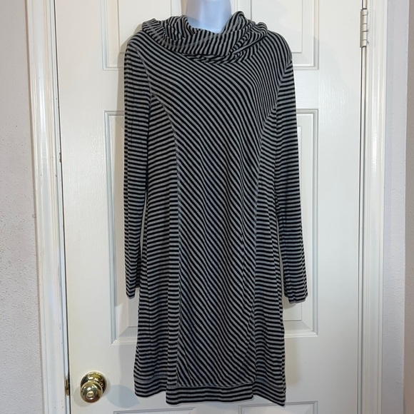 Dakini Dresses & Skirts - DAKINI Striped Black And Grey Long Sleeve Mock Neck Hooded Outdoor Dress Large